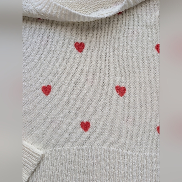Jessica Simpson Cream Sweater with Red Heart Accents NWOT - Picture 5 of 6